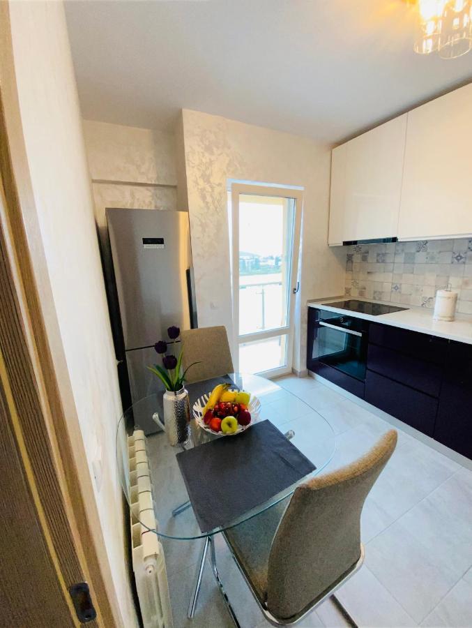 Dina Lux Iasi Apartment Buitenkant foto