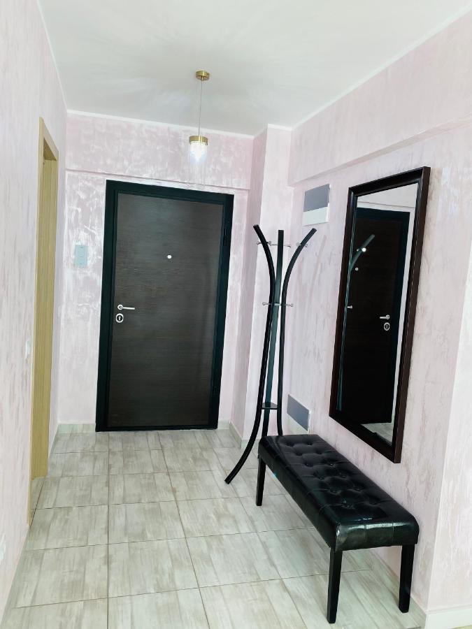 Dina Lux Iasi Apartment Buitenkant foto