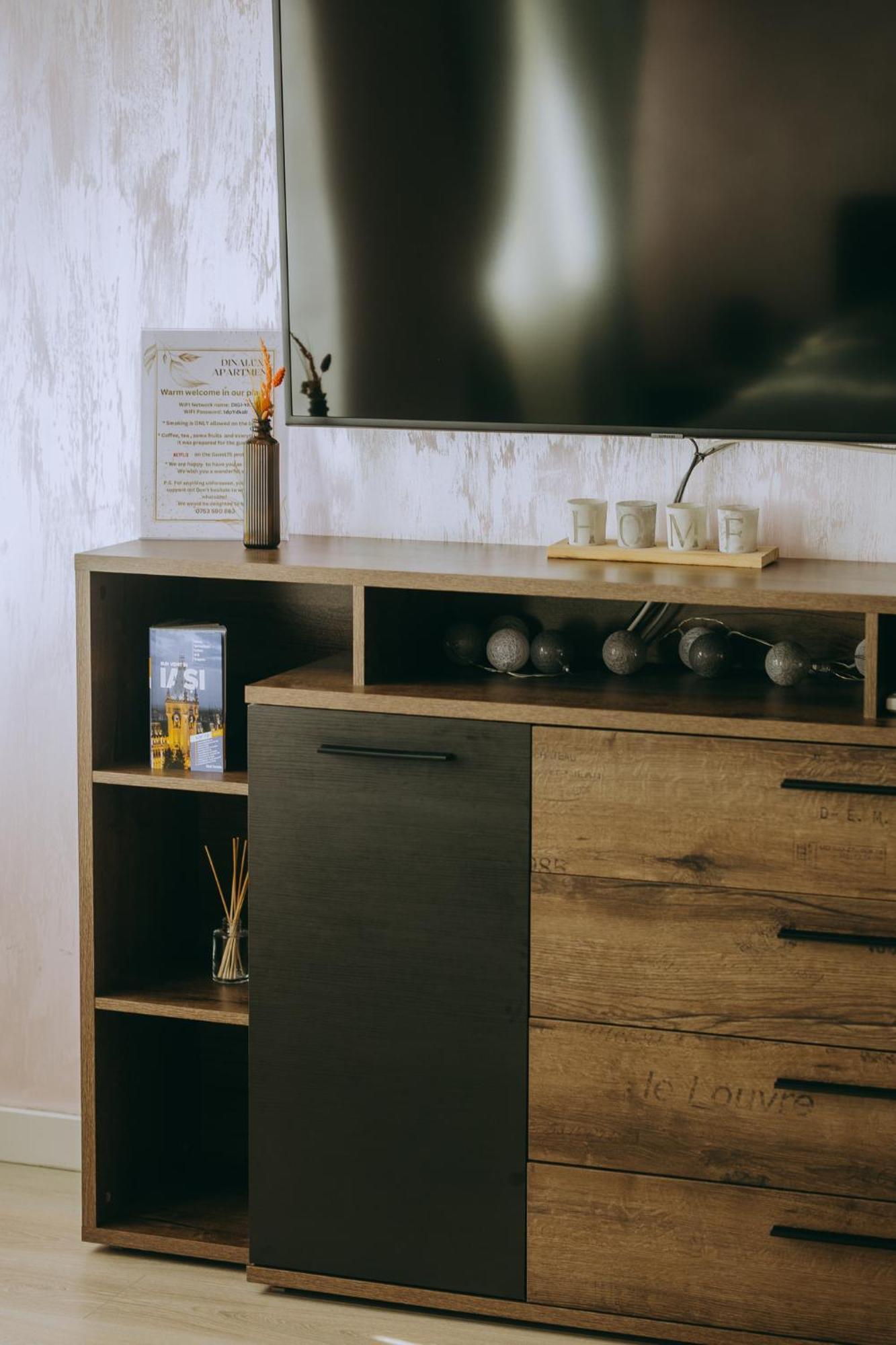 Dina Lux Iasi Apartment Buitenkant foto